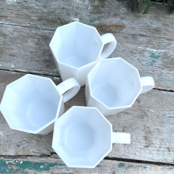 Vintage Arcopal France Octagonal White Milk Glass Mugs Set of 4 - Picture 3 of 8